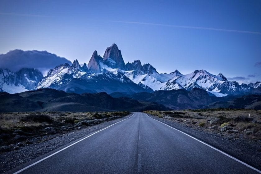 Manejar en la Patagonia: consejos de ruta, viento, ripio y fronteras national park los glaciares Vista del cerro Fitz Roy desde El Chaltén, Patagonia argentina