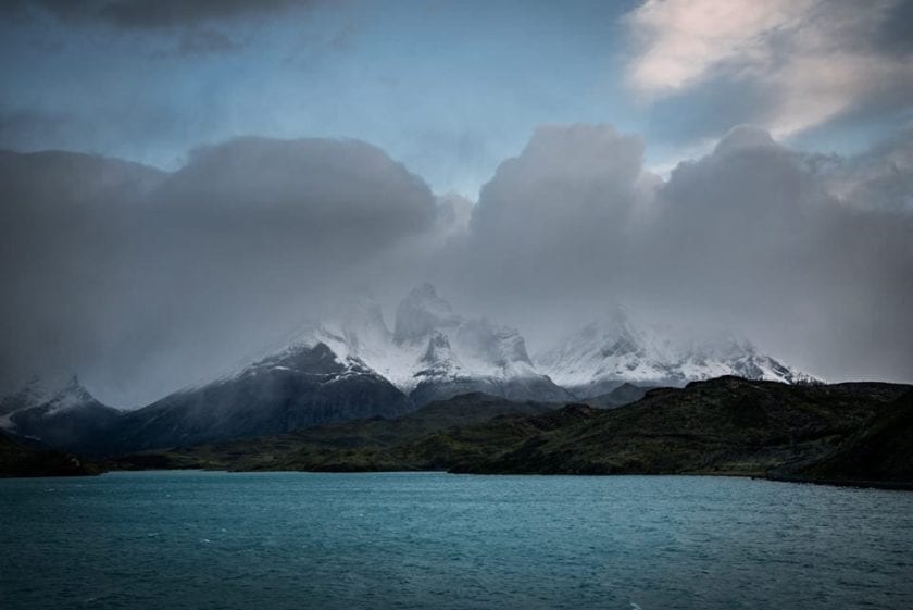 Patagonia en diciembre: nuestro diario de viaje en fotos torres 4 Vista del macizo Torres del Paine desde el lago Pehoé, Patagonia