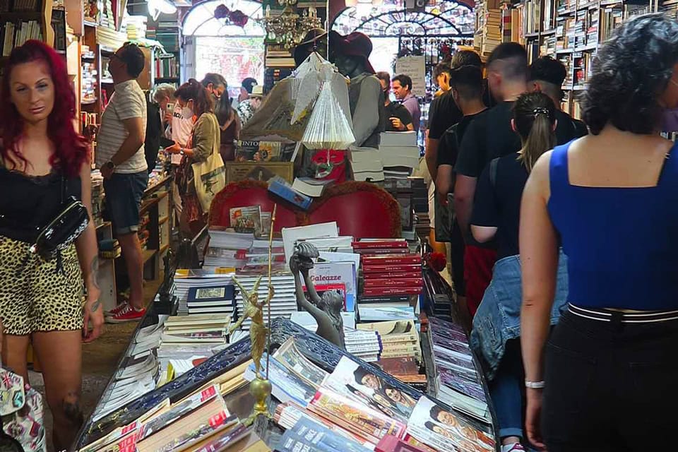 Venice Bucket list: 14 absolute must-dos in Venice libreria acqua alta by don from venice travel tips libreria acqua alta