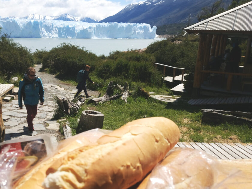 Dónde dormir en El Calafate: los mejores hoteles y departamentos takeaway lunch La mayoría de los alojamientos de El Calafate te preparan una vianda para llevar