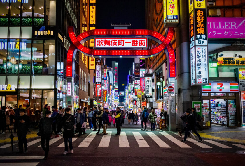 Los mejores bares de Shinjuku: Golden Gai, izakayas y coctelerías manuel velasquez rUe1G02 aKk unsplash Foto de Manuel Velasquez en Unsplash