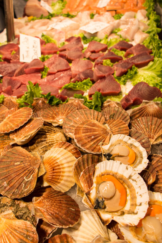 Venecia en abril: ¿vale la pena visitarla? Qué esperar y qué hacer rialto fish Pescado y mariscos en el mercado de pescado de Rialto, Venecia, Italia