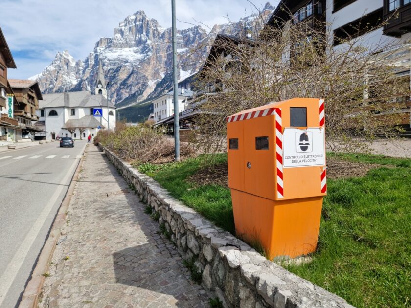 Conducir en Italia: reglas, consejos y trucos controllo elettronico Al conducir en Italia hay radares de velocidad por todas partes