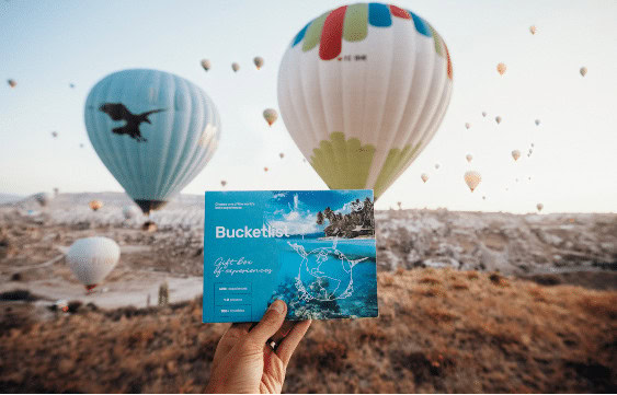 15 awesome gifts for moms who travel image a gift card - perfect travel gift for mom