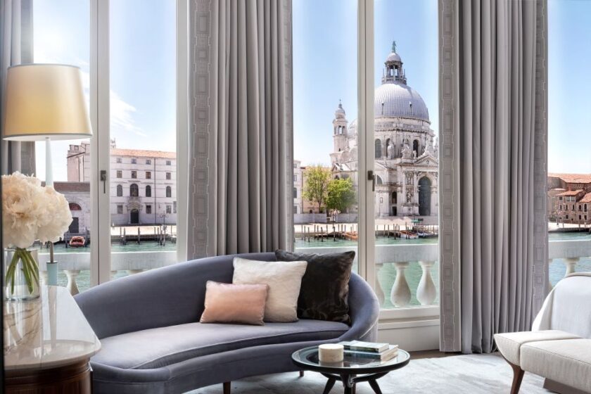 Hoteles en San Marco, Venecia, con vista al canal: lo mejor de lo mejor marriott international St. Regis Hotel Venice Luxury Grand Canal View Room Vista desde la habitación Luxury Grand Canal View del hotel St. Regis de Marriott International en San Marco, Venecia, Italia