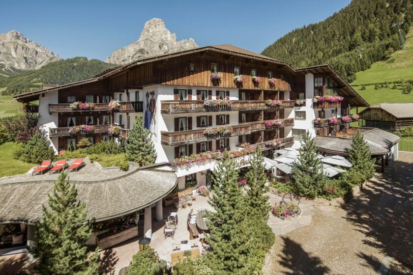 Dónde alojarse en los Dolomitas, Italia: mejores zonas y hoteles hotel la perla alta badia dolomites italy photo courtesy leading hotels of the world Hotel La Perla en Alta Badia, Dolomitas, Italia, foto cortesía de Leading Hotels of the World
