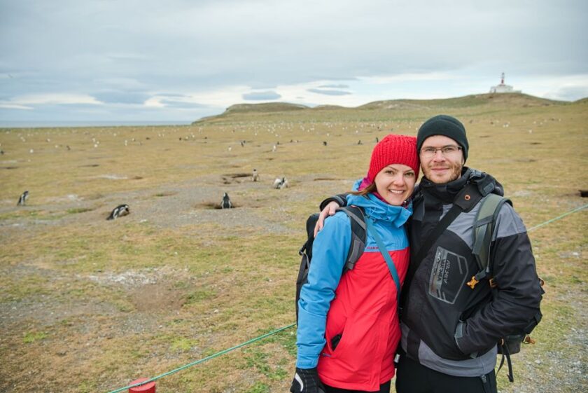 Cómo llegar a Torres del Paine: todas las opciones us on isla magdalena patagonia Nosotros en la isla Magdalena después de ver pingüinos cerca de Punta Arenas, Chile
