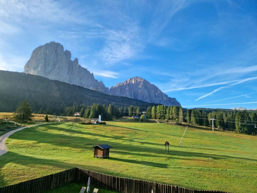 Dónde alojarse en los Dolomitas, Italia: mejores zonas y hoteles monte pana dolomites hotel santa cristina val gardena italy Vista desde la ventana de nuestra habitación en el Monte Pana Dolomites Hotel, Santa Cristina, Val Gardena, Italia