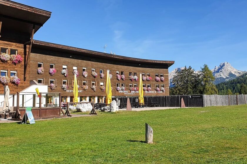 Dónde alojarse en los Dolomitas, Italia: mejores zonas y hoteles monte pana sportshotel santa cristina val gardena dolomites italy Zona de spa del Monte Pana Sporthotel en Santa Cristina, Val Gardena, Dolomitas, Italia