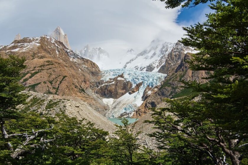 Las mejores caminatas en El Chaltén: senderos cortos y de día completo glaciar piedras blancas viewpoint los glaciares patagonia Mirador del glaciar Piedras Blancas en el Parque Nacional Los Glaciares