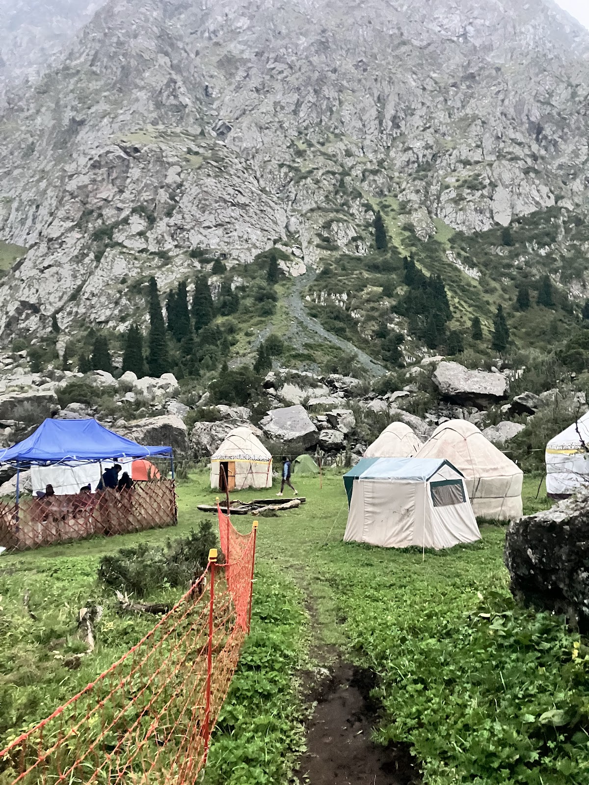 Ala-Kul Lake: guía completa del trek de 3 días es hk img 73443 27 Trek de Ala-Kul en Kirguistán: campamento de yurtas Sirota