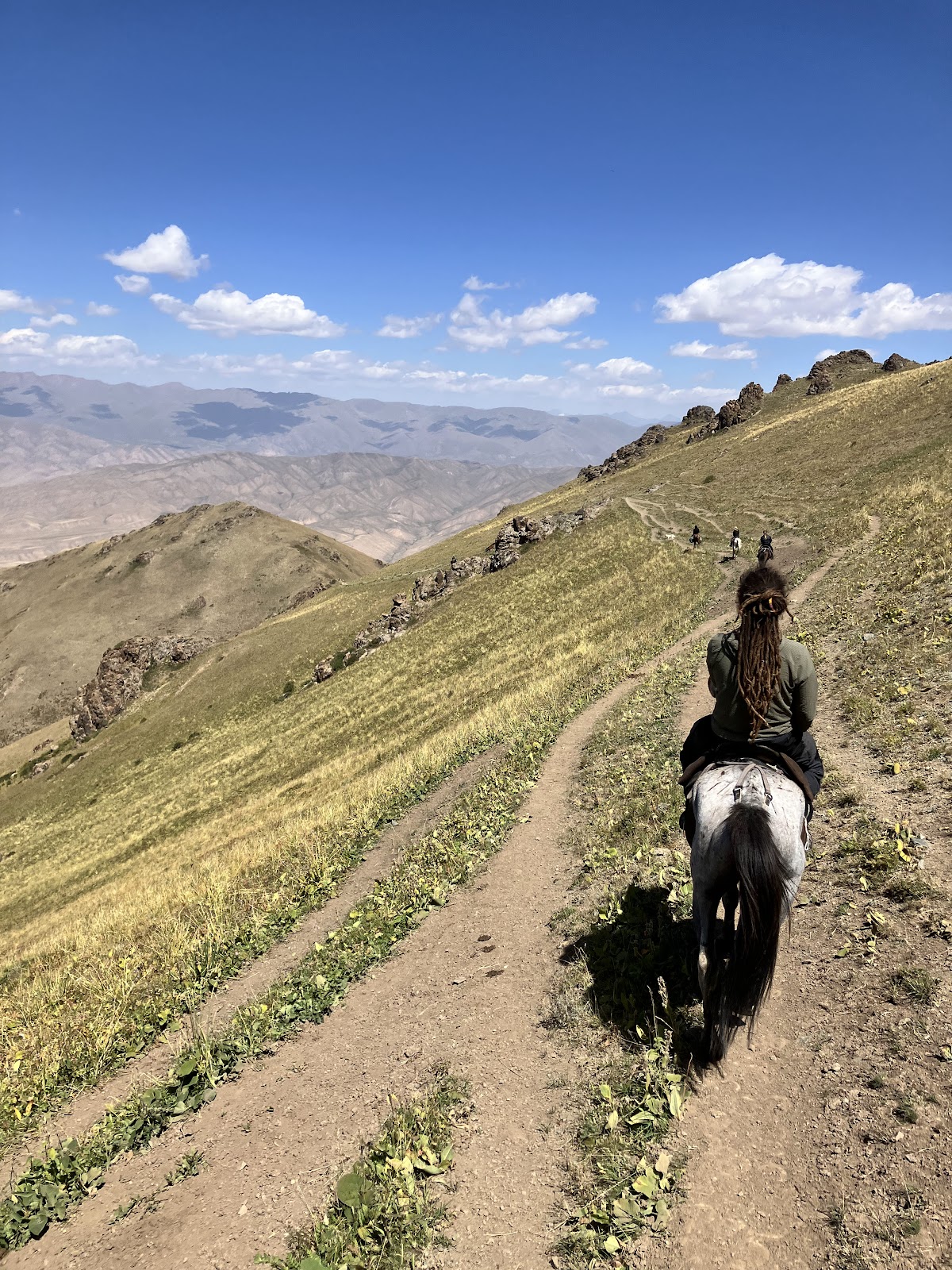 Trekking a caballo de 3 días a Song Kul, Kirguistán es hk img 73502 7350214 Vista panorámica de las montañas de Kirguistán | Caballos en las montañas de Kirguistán