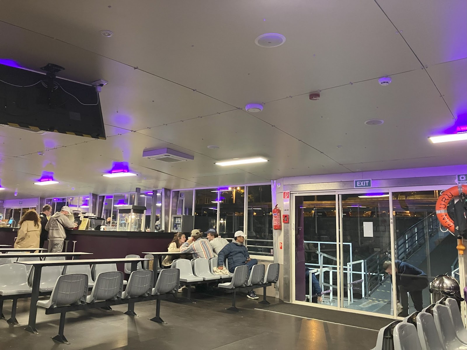 4 días en Budapest: itinerario definitivo de viaje es hu img 73615 39 Crucero por el Danubio en Budapest, interior del barco | Hungría