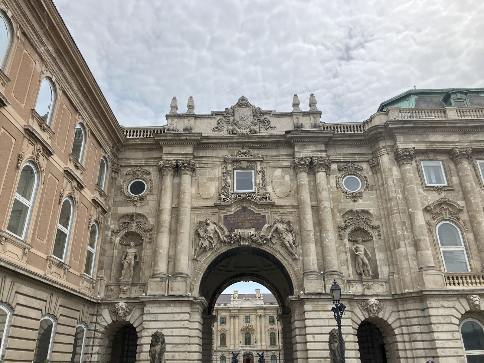 4 días en Budapest: itinerario definitivo de viaje es hu img 73615 50 Castillo de Buda, Galería Nacional y Museo de Historia | Budapest | Hungría