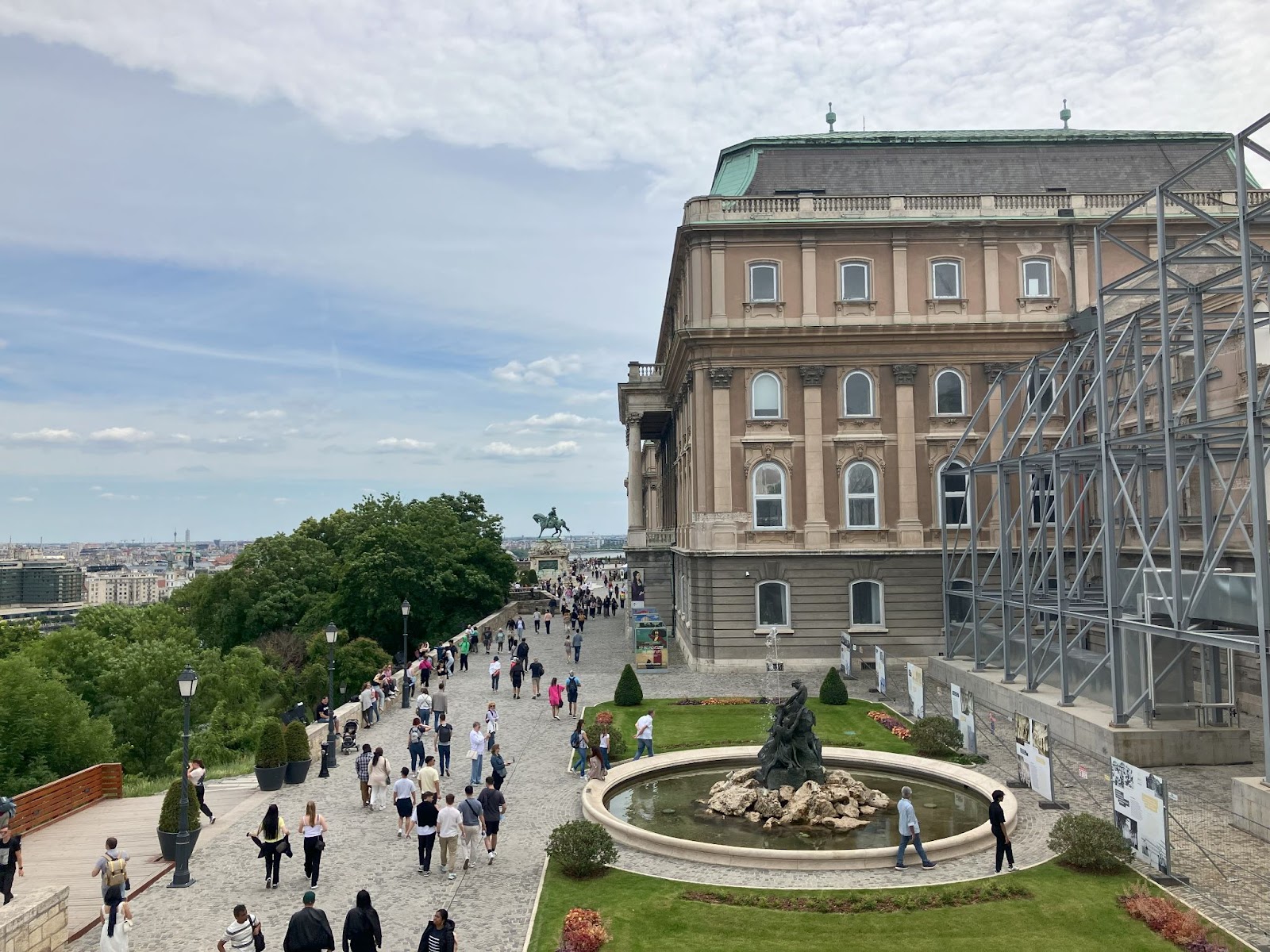 Las 56 mejores cosas que hacer en Budapest es hu img 73623 26 Paseo del Castillo de Buda | Budapest | Hungría