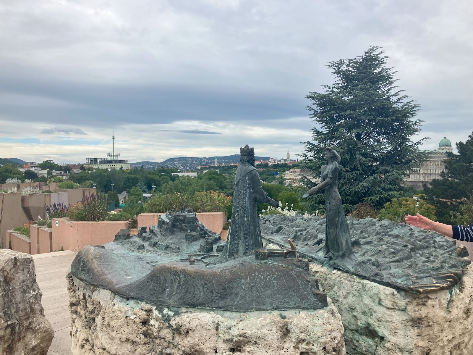 Las 56 mejores cosas que hacer en Budapest es hu img 73623 6 Estatua del Príncipe de Buda y la Princesa de Pest | Budapest | Hungría