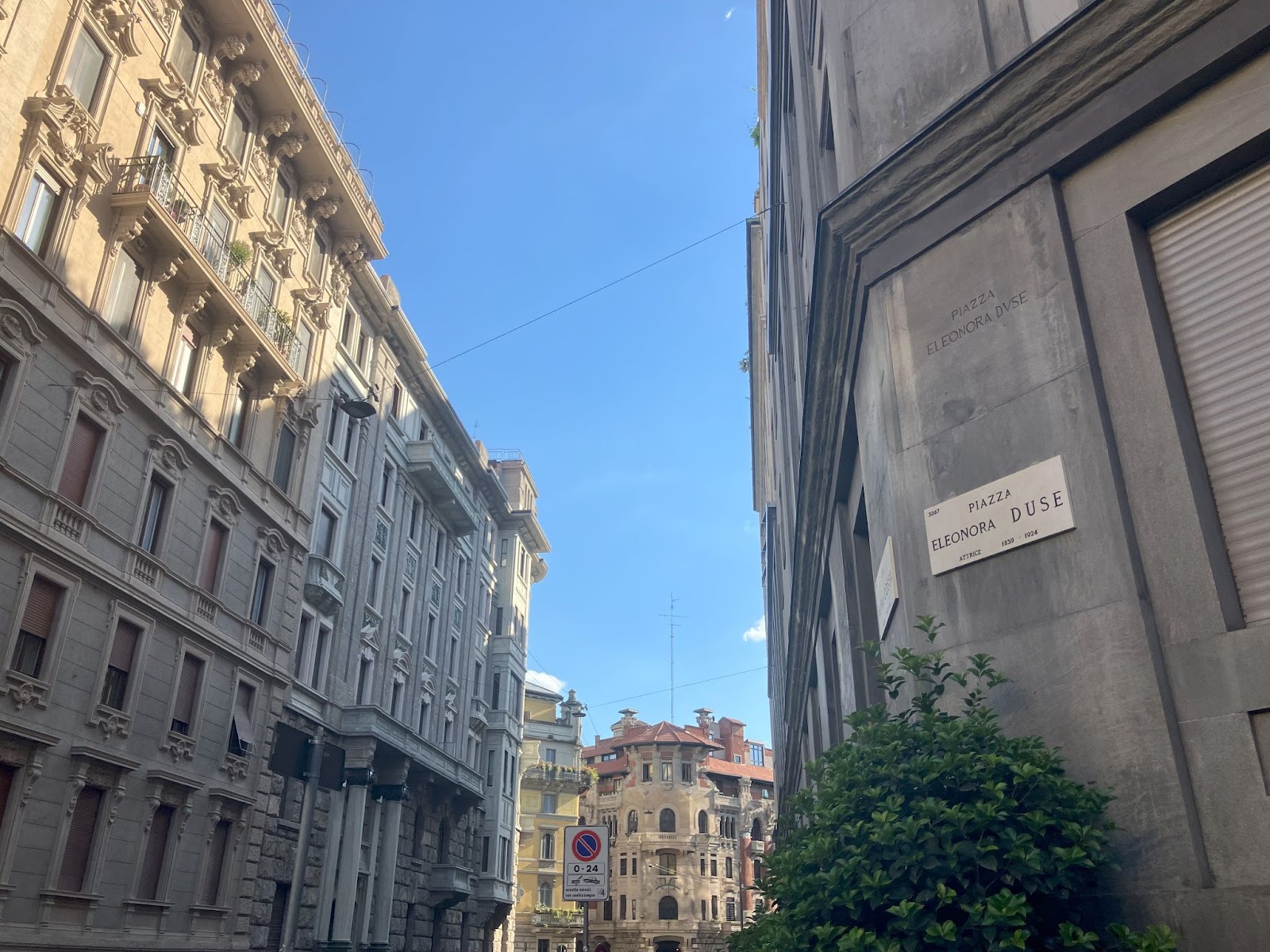 Itinerario de 3 días en Milán: la guía definitiva para tu viaje es img 75823 24 Piazza Eleonora Duse | Milán | Italia