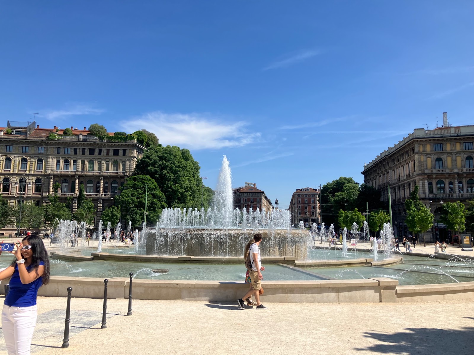 Itinerario de 3 días en Milán: la guía definitiva para tu viaje es img 75823 9 1 Fontana di Piazza Castello | Milán | Italia